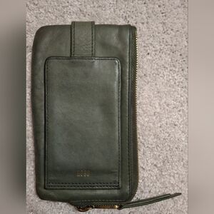 HOBO Olive Leather Zip Wallet Great condition